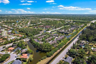 250 Crestwood Cir in Royal Palm Beach, FL - Building Photo - Building Photo