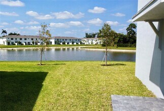 4163 Lagoon Shore Dr in Greenacres, FL - Building Photo - Building Photo