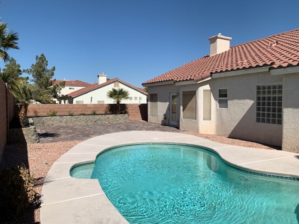 1761 Mt Tremblant Ave in Las Vegas, NV - Building Photo