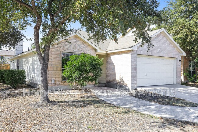 2735 Thunder Gulch in San Antonio, TX - Building Photo - Building Photo