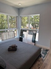 10739 Kling St, Unit 201 in North Hollywood, CA - Building Photo - Building Photo