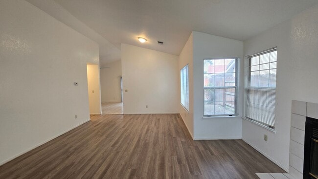 7912 Rushing River Ct in Bakersfield, CA - Building Photo - Building Photo