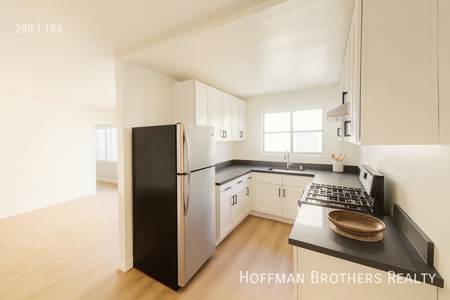 3636 Mentone Ave in Los Angeles, CA - Foto de edificio - Building Photo