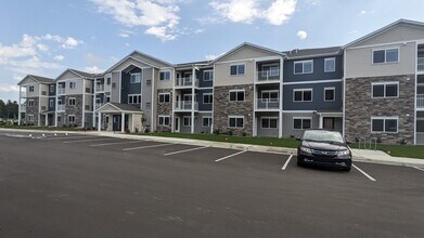 Birch Grove Estates in Zimmerman, MN - Foto de edificio - Building Photo