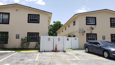 624 SW 16th Ave in Fort Lauderdale, FL - Foto de edificio - Building Photo