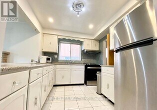 84 Homedale Dr in Toronto, ON - Building Photo - Building Photo
