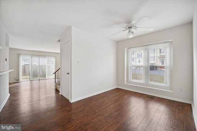 5490 Safe Harbor Ct in Fairfax, VA - Building Photo - Building Photo