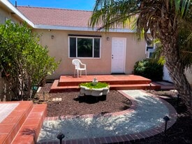 5448 W 118th Pl, Unit 1BRRearUnit in Inglewood, CA - Building Photo