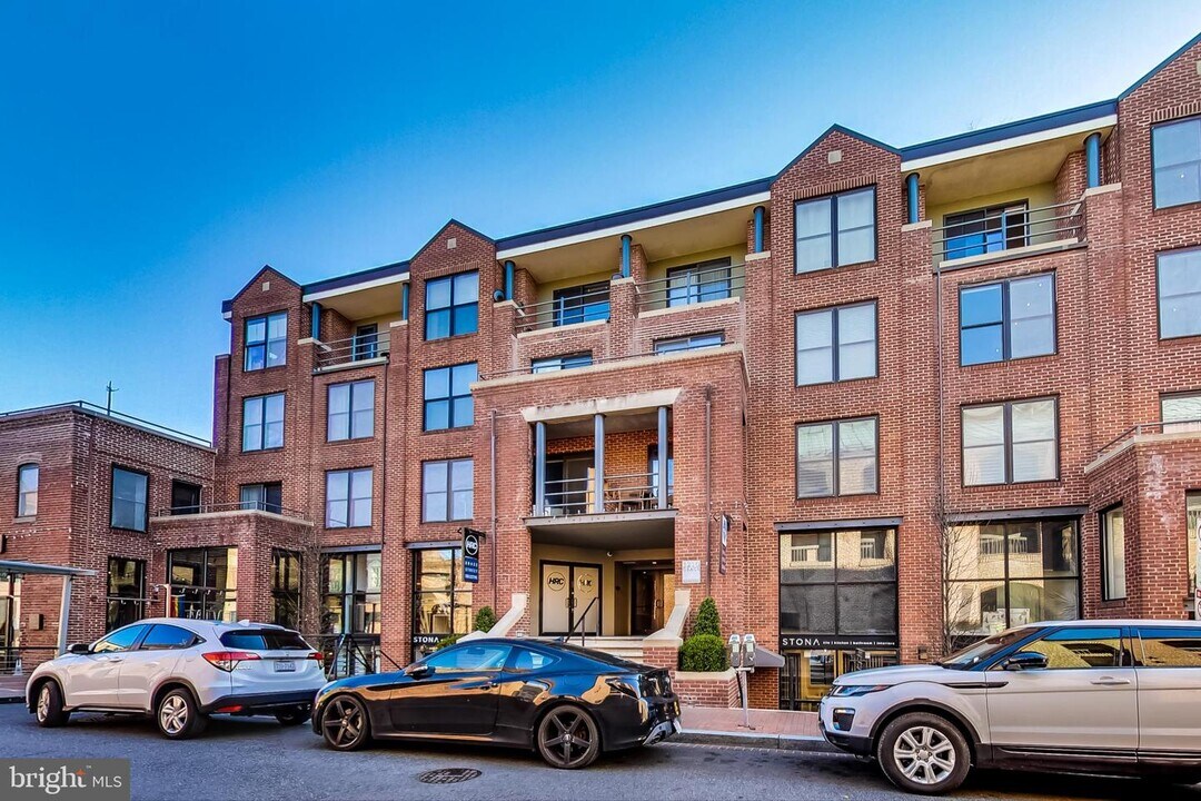 3210 Grace St NW-Unit -301 in Washington, DC - Building Photo