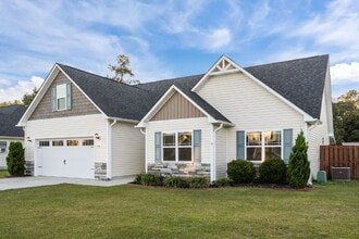 206 Rowland Dr in Richlands, NC - Building Photo - Building Photo
