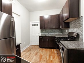 629 W Oakdale Ave, Unit 1 in Chicago, IL - Building Photo - Building Photo