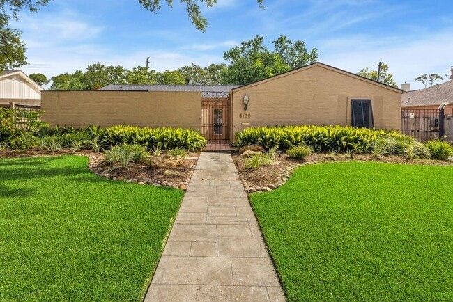 6139 Chevy Chase Dr in Houston, TX - Foto de edificio - Building Photo