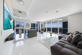 1080 Brickell Ave, Unit 2901 in Miami, FL - Building Photo - Building Photo