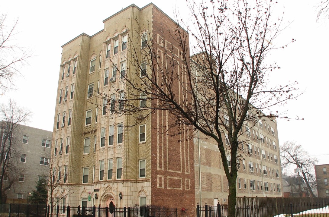 Butler-Lindon Apartments in Chicago, IL - Building Photo