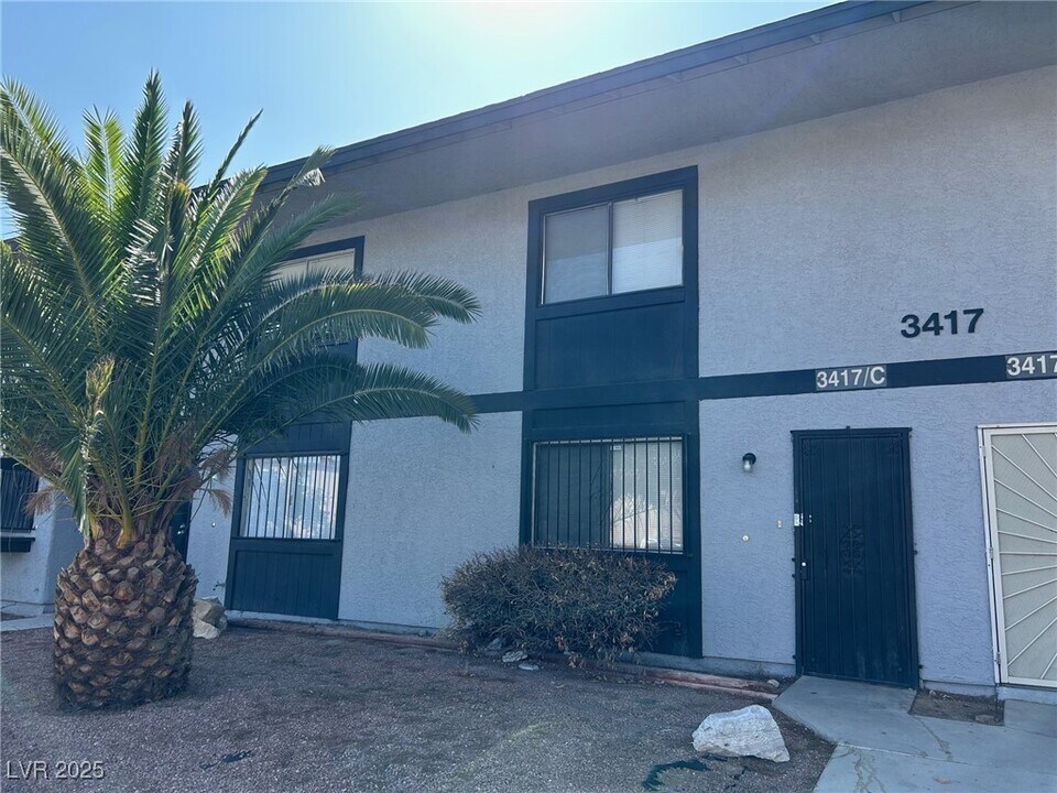 3417 Civic Center Dr in North Las Vegas, NV - Foto de edificio
