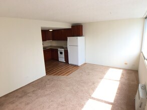 1560 Kanunu St in Honolulu, HI - Foto de edificio - Building Photo