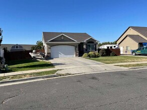 175 W Hancock Cir in Ogden, UT - Building Photo - Building Photo