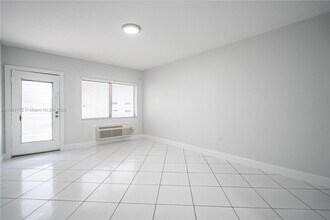 7640 Carlyle Ave in Miami Beach, FL - Building Photo - Building Photo