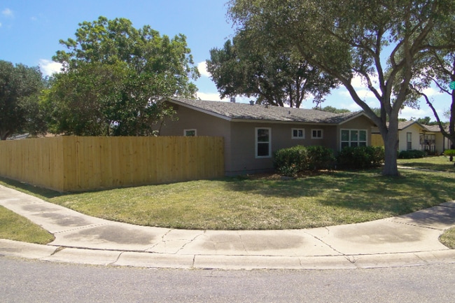 4115 Robinhood Dr in Corpus Christi, TX - Building Photo - Building Photo