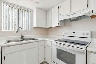 1201 S McClintock Dr in Tempe, AZ - Foto de edificio - Building Photo