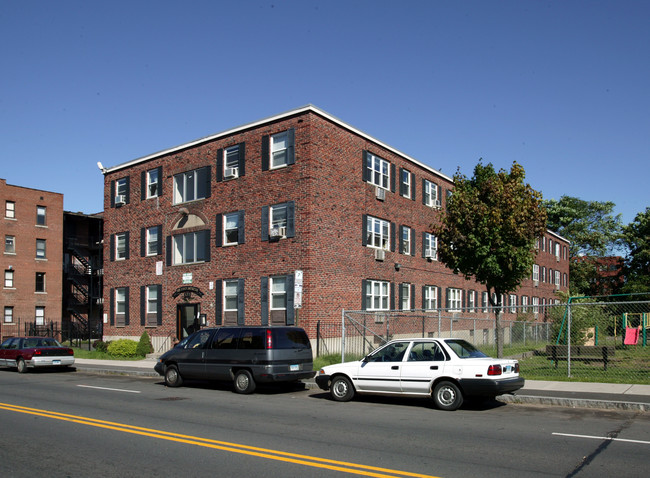 322 Hudson St / Luca Investments LLC in Hartford, CT - Building Photo - Building Photo