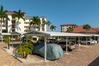 High Point Country Club in Naples, FL - Building Photo - Building Photo