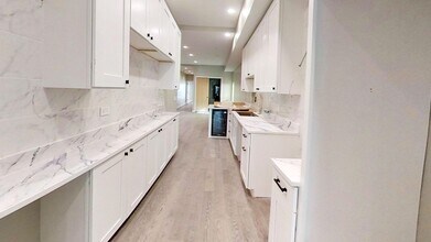 670 N Clark St in Chicago, IL - Building Photo - Building Photo