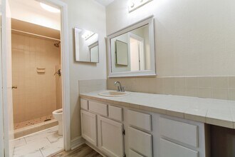 6242 Sandcrest Cir in Orlando, FL - Foto de edificio - Building Photo