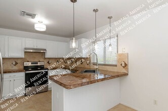 2076 Silver Grass Pl in Tucson, AZ - Foto de edificio - Building Photo