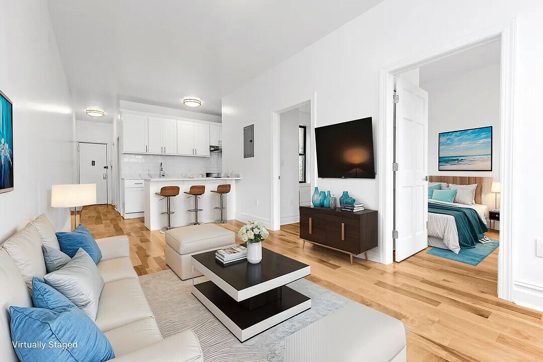 160 Waverly Pl in New York, NY - Building Photo