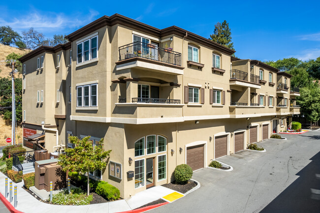 Cascara Canyon Apartments in Martinez, CA - Foto de edificio - Building Photo