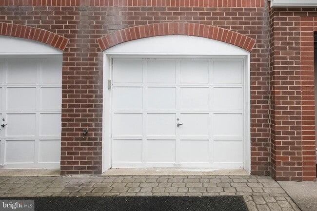 273 S Pickett St, Unit 101 in Alexandria, VA - Foto de edificio - Building Photo