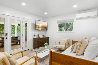 321 N Gertruda Ave, Unit B in Redondo Beach, CA - Building Photo - Building Photo