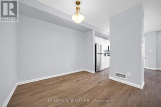 587 Lilith St in Ottawa, ON - Building Photo - Building Photo