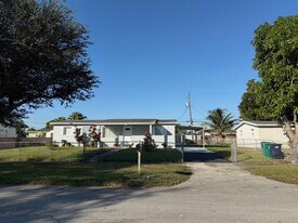 13710 Harrison St in Miami, FL - Building Photo