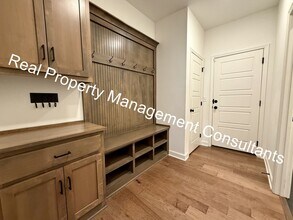 1833 NE Ravenwood Dr in Lee's Summit, MO - Building Photo - Building Photo