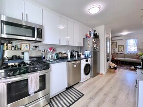 379 Monmouth St in Jersey City, NJ - Building Photo - Building Photo