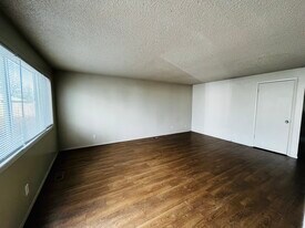 818 NW 8th St, Unit 818