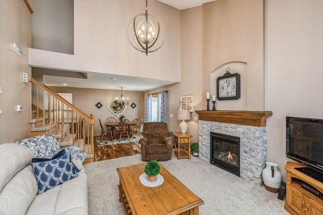 7425 Wistful Vista Dr in West Des Moines, IA - Foto de edificio - Building Photo