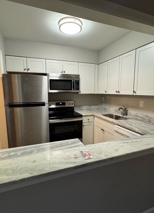 153 Thierman Ln in St Matthews, KY - Building Photo