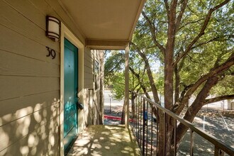 6700 Cooper Ln in Austin, TX - Building Photo - Building Photo