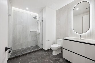 610 Davis St, Unit 2806 in Austin, TX - Foto de edificio - Building Photo