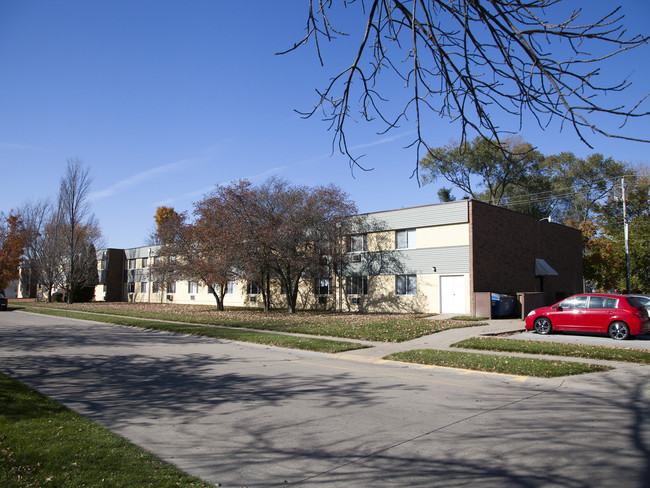 Sanders Apartments in Moline, IL - Foto de edificio - Building Photo