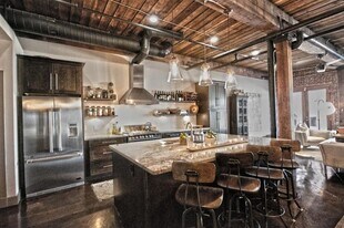 320 Peters St SW in Atlanta, GA - Building Photo