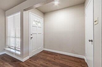 1018 McCallum Dr in Garland, TX - Foto de edificio - Building Photo