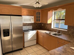6862 NW 173rd Dr in Hialeah, FL - Building Photo - Building Photo