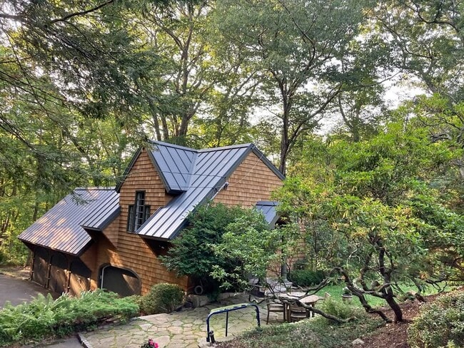 302 Old Branchville Rd, Unit Charming Cottage