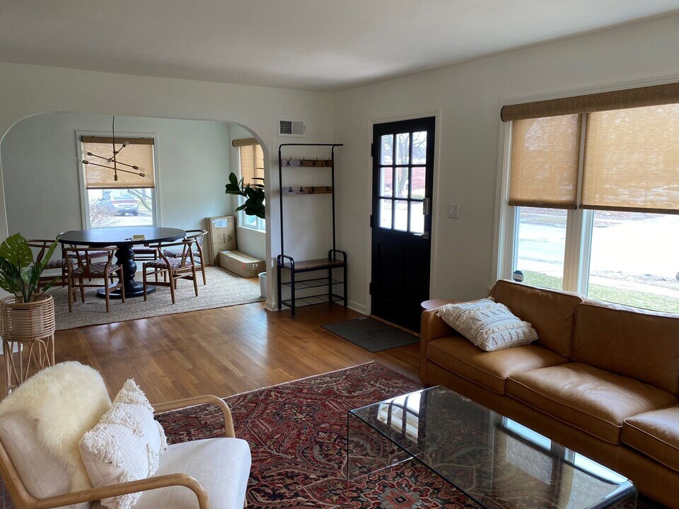 310 W Springfield Ave in Champaign, IL - Building Photo