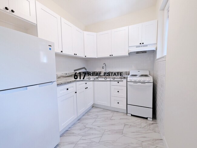 2018 Commonwealth Ave, Unit 31 in Boston, MA - Foto de edificio - Building Photo