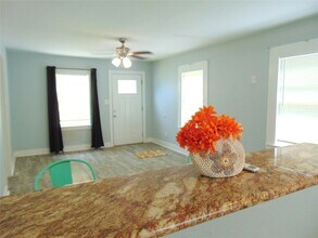 5113 Avenue O 1/2 in Galveston, TX - Building Photo - Building Photo
